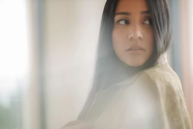 Makna Lagu Rindu Angel Pieters: Kerinduan Dewasa yang Bikin Baper Tanpa Drama